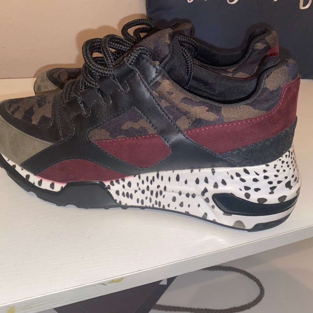 Steve Madden Sneakers